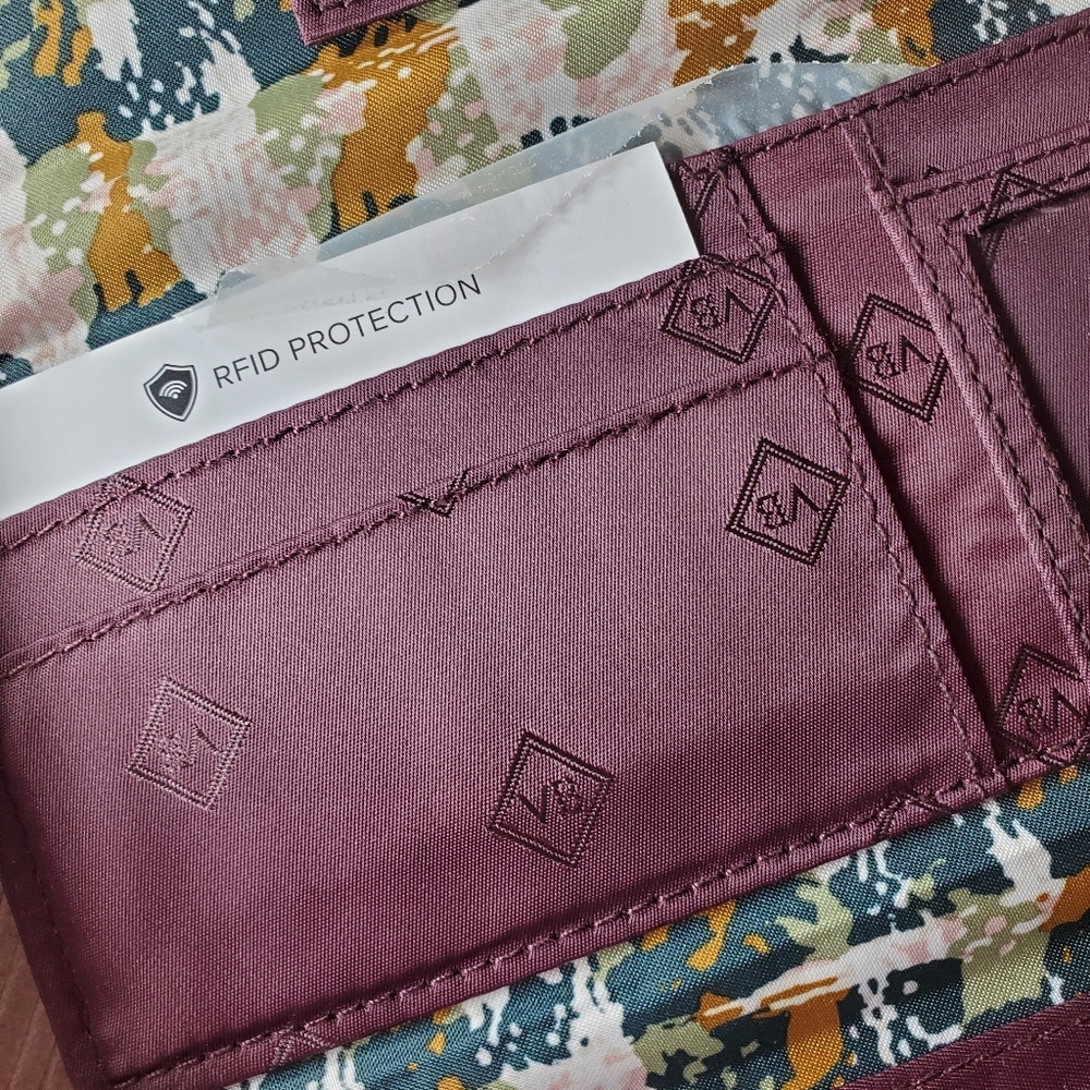 NWT Vera Bradley Heirloom Paisley Quilted RFID Trifold Wallet MSRP $48.00 - Picture 10 of 14